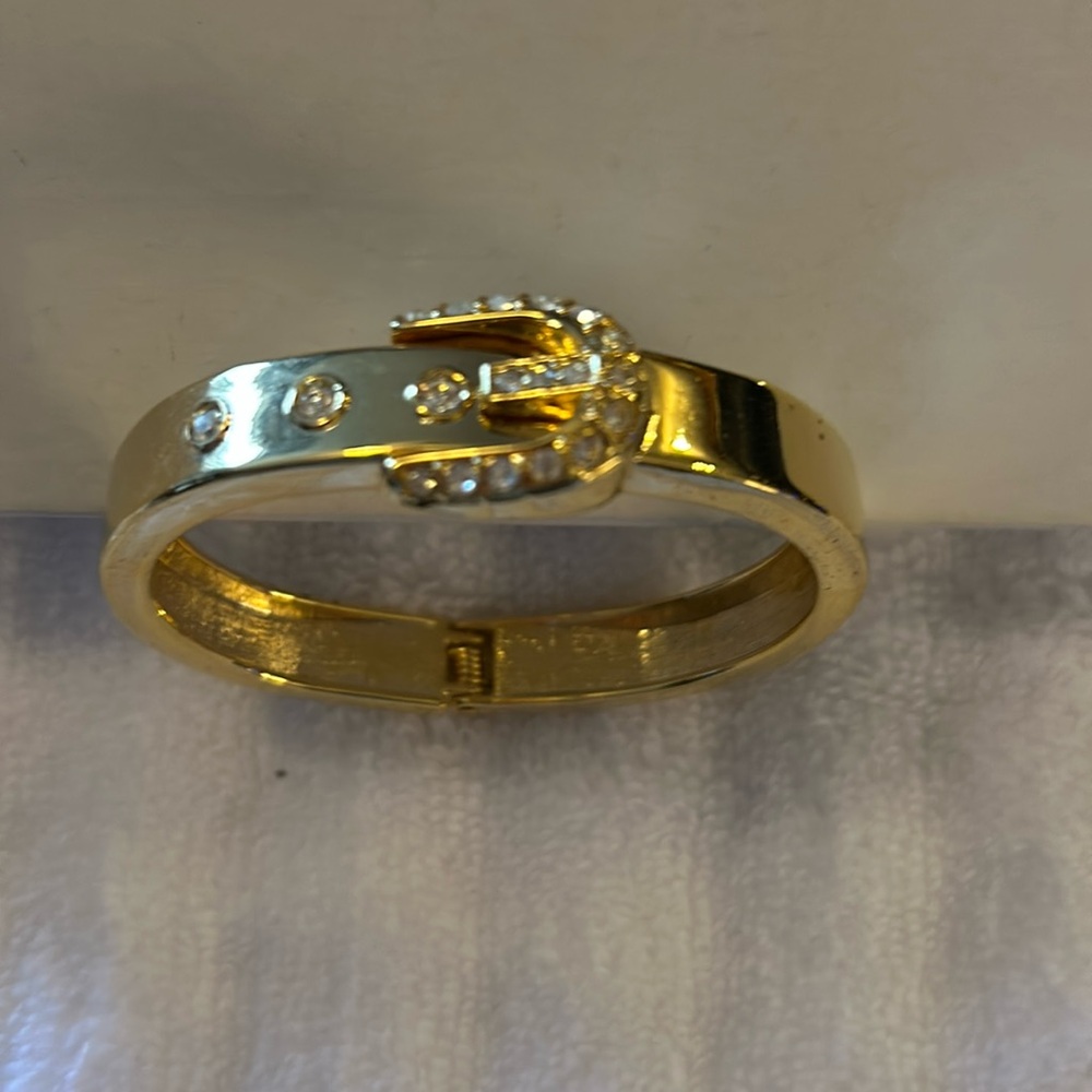 Gold tone bracelet